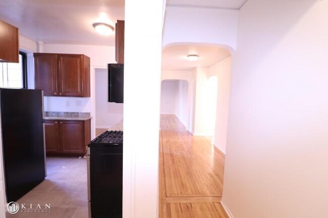 Building Photo - 2 bedroom in REGO PARK NY 11374