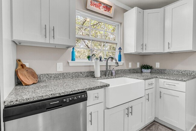 Building Photo - 339 Mt Royall Dr