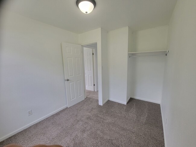 Building Photo - 3BR/1BA w/Garage -3011 Mission Road