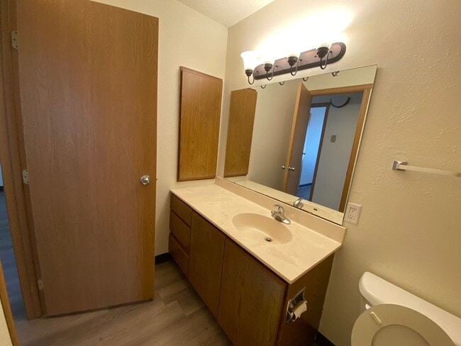 Building Photo - Spacious 3 bed, 1 bath West Fargo!
