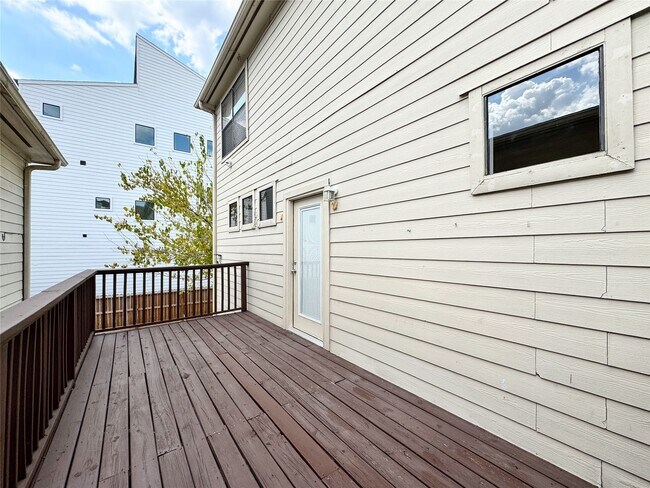Building Photo - 5899 Fairdale Ln