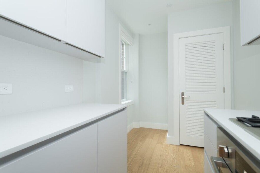 Building Photo - 286 Chestnut Hill Ave