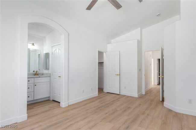 Building Photo - 10482 Clarion River Dr