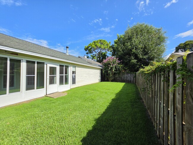 Building Photo - 148 Meadowbrook Ct