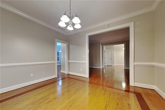 Building Photo - 601 Peach Pl
