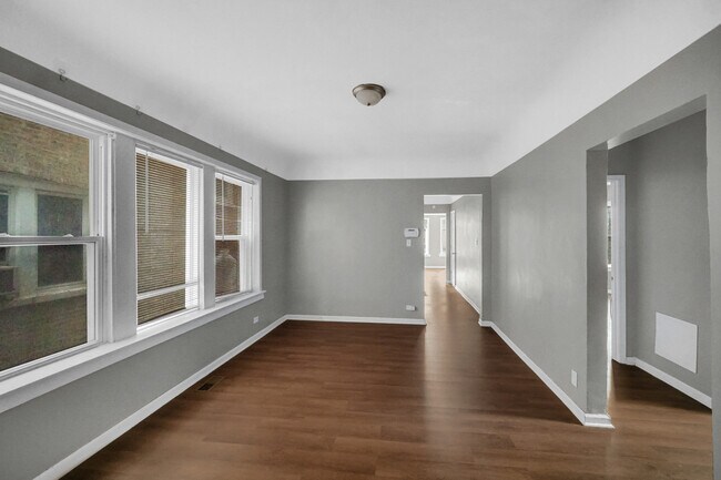 Building Photo - 1126 E 81st Pl