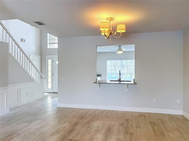 Building Photo - 900 W Charing Cross Cir