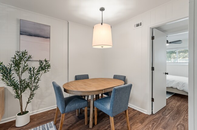 Building Photo - 8 Grove St