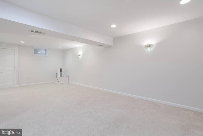 Building Photo - 9369 Tovito Dr