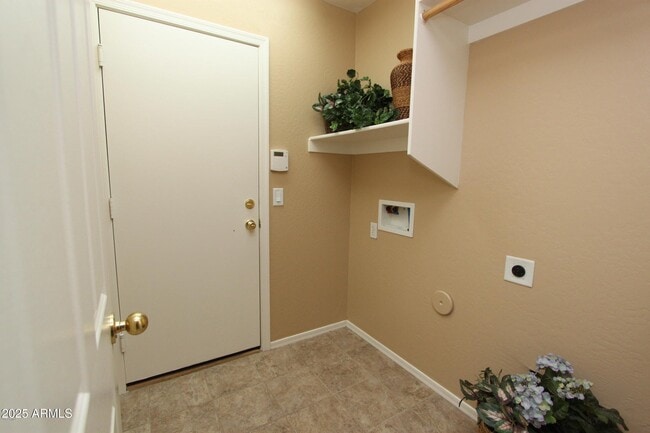 Building Photo - 45059 Paraiso Ln