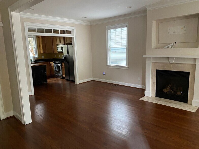 Building Photo - 945 Longley Ave NW