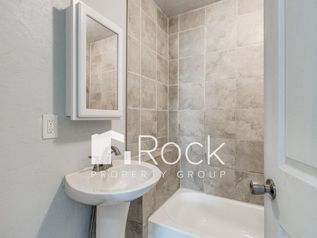 Building Photo - Updated Cozy 2 Bed 1 Bath Home in Guthrie ...