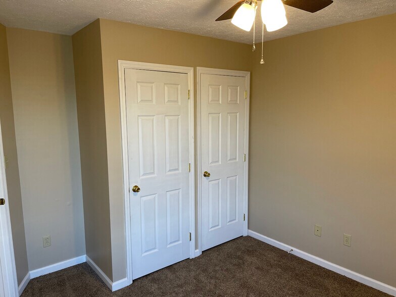 Building Photo - 913 Weeping Willow Dr