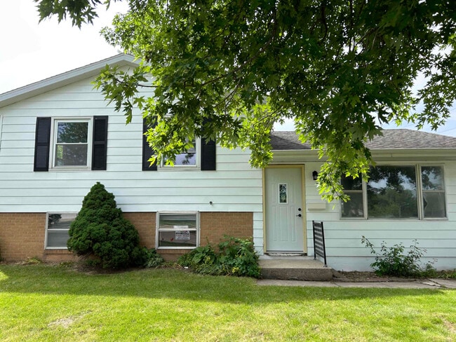 Building Photo - 1105 Mary Ave