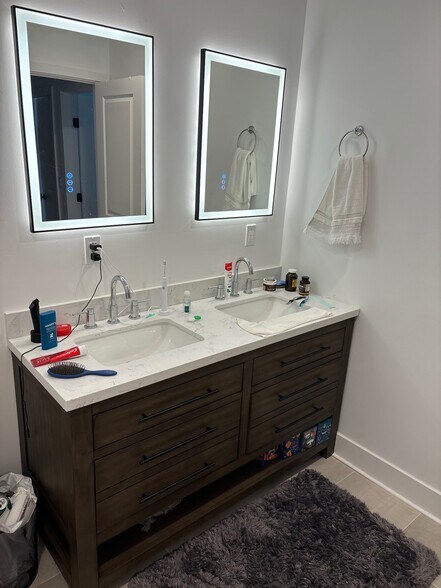 Building Photo - 256 N 32nd St