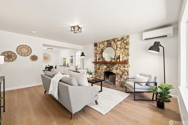 Building Photo - 4Bd/1.75Ba Seattle House