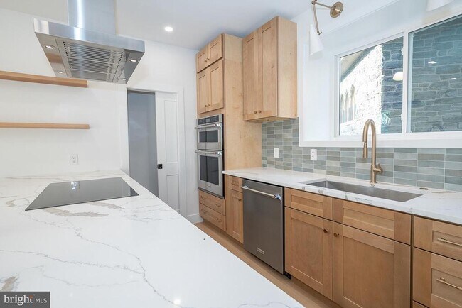 Building Photo - 314 N Essex Ave