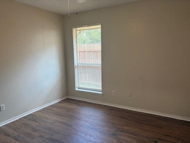 Building Photo - 715 Oakwood Ln