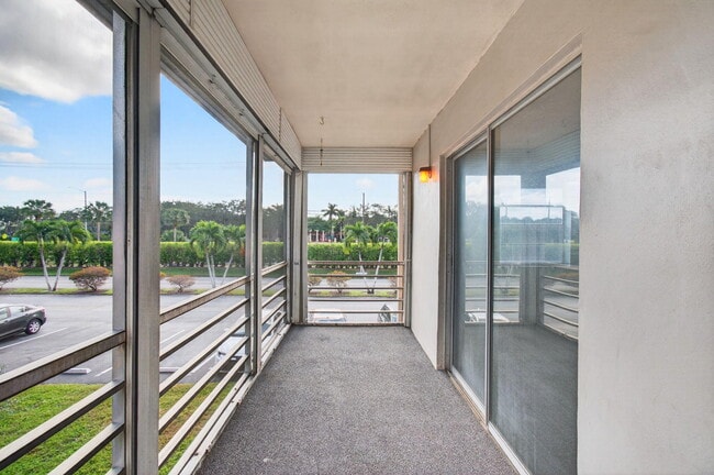 Building Photo - 180 Flanders C