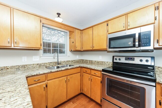 Building Photo - 1807 Meadowglen Cir