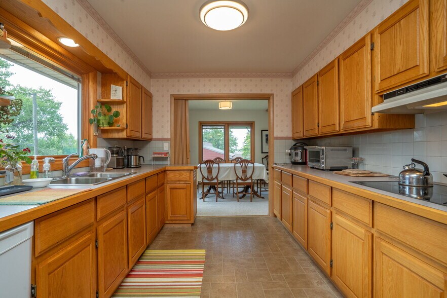 Building Photo - 1020 Cimmeron Dr