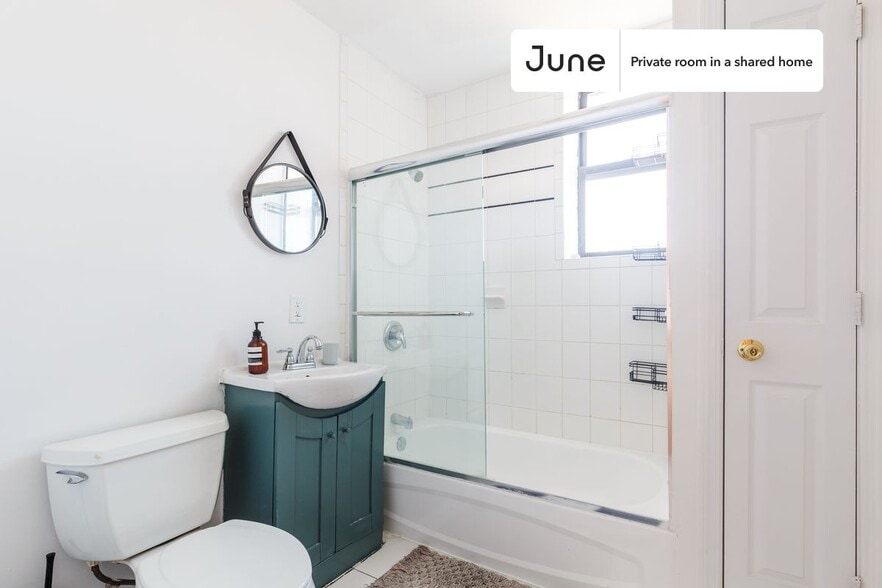 Building Photo - Room in Shared 4 bed/1 bath home