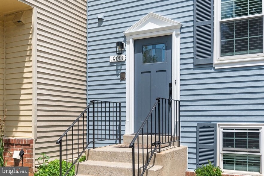 Building Photo - 19001 Grotto Ln