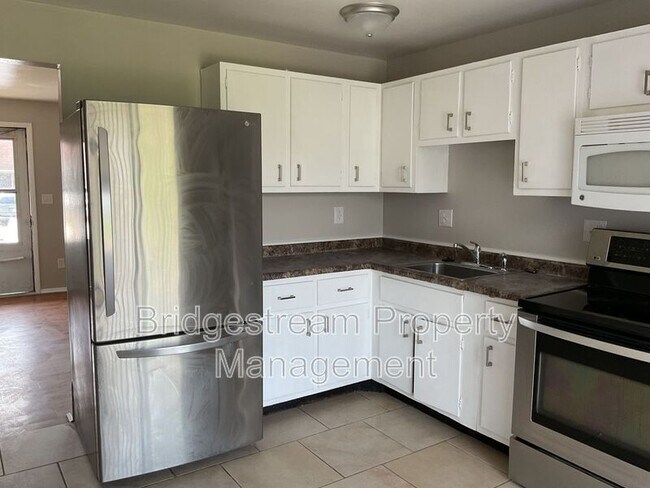 Building Photo - 4953 Leeper St