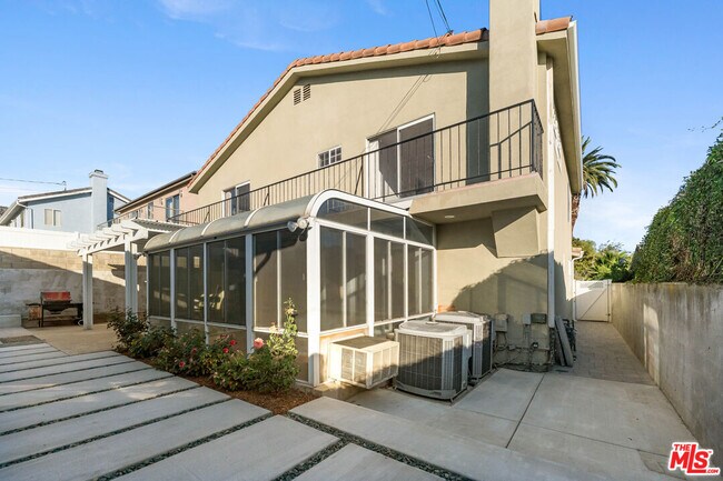 Building Photo - 807 E Orange Grove Ave