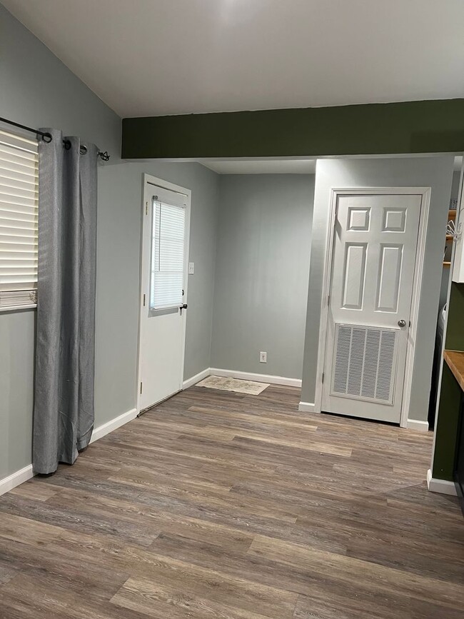 Building Photo - Home for lease