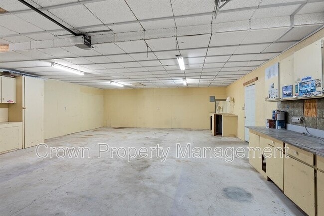 Building Photo - 2520 E Edgewood Dr