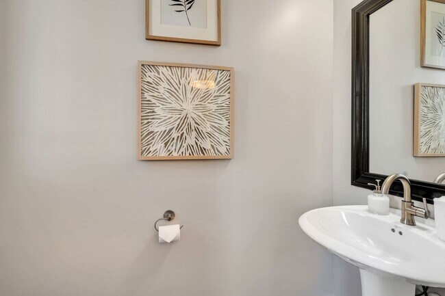 Building Photo - Nashville Skyline Retreat