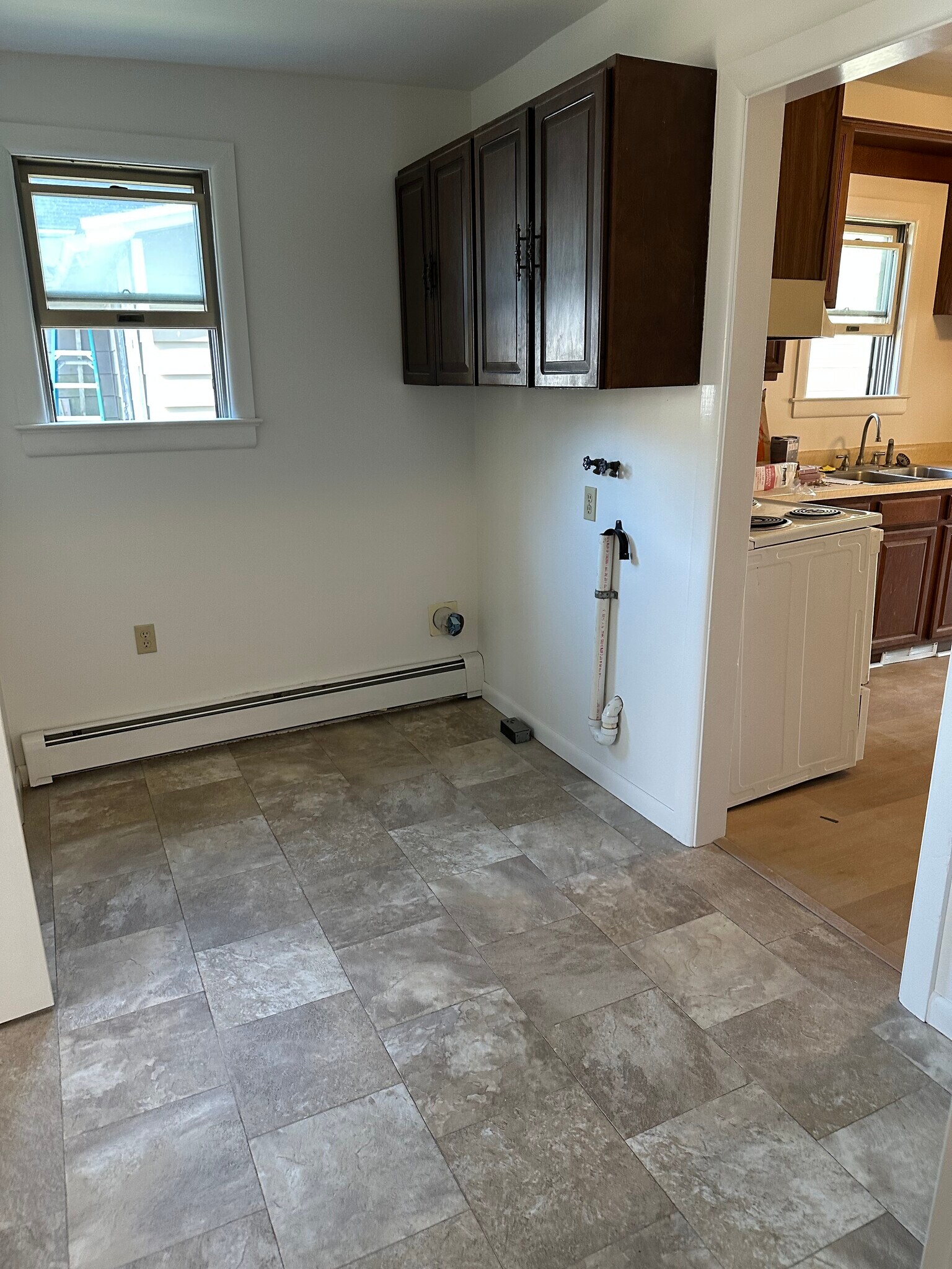 Building Photo - 1344 Newport Rd