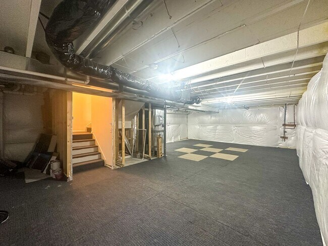 Building Photo - East Facing 3bd 2.5ba paired home in Senderos Creek!