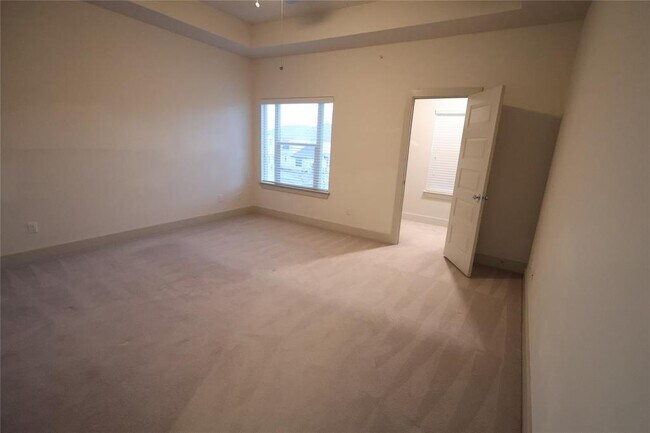 Building Photo - 2101 Town Centre Dr