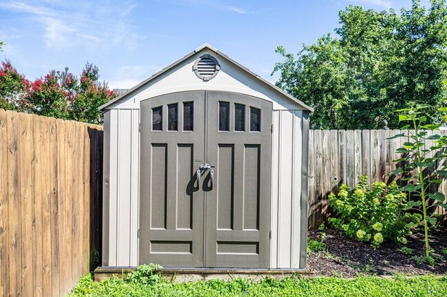 Building Photo - 407 Hawke St