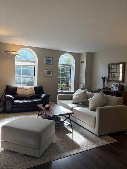 Building Photo - 100 Boatswains Way