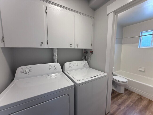 Building Photo - 1 Bedroom Salt Lake Condo  Available