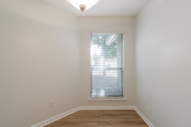 Building Photo - 2539 Stockbridge Dr