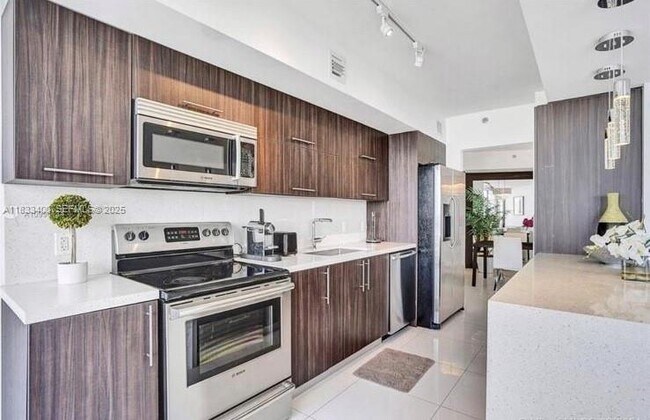 Building Photo - 1000 E Island Blvd