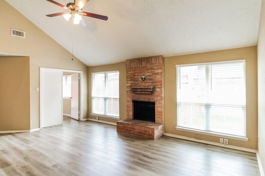 Building Photo - 20030 River Brook Dr