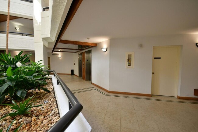 Building Photo - 170 Ocean Ln Dr