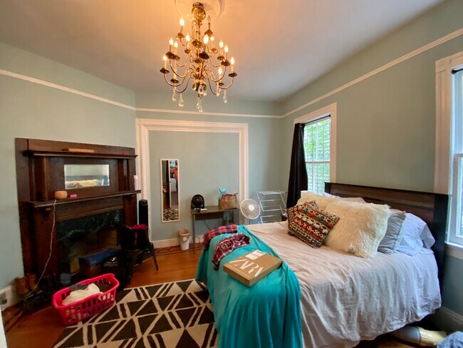 Building Photo - 79 Smith St