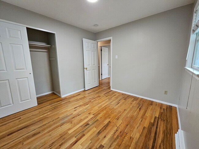 Building Photo - Virginia Village 4 Bed 3 Baths Large Yard Attached Garage Super Spacious!