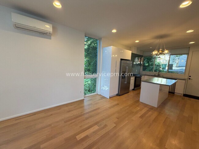 Building Photo - 7784 Highland Park Way SW