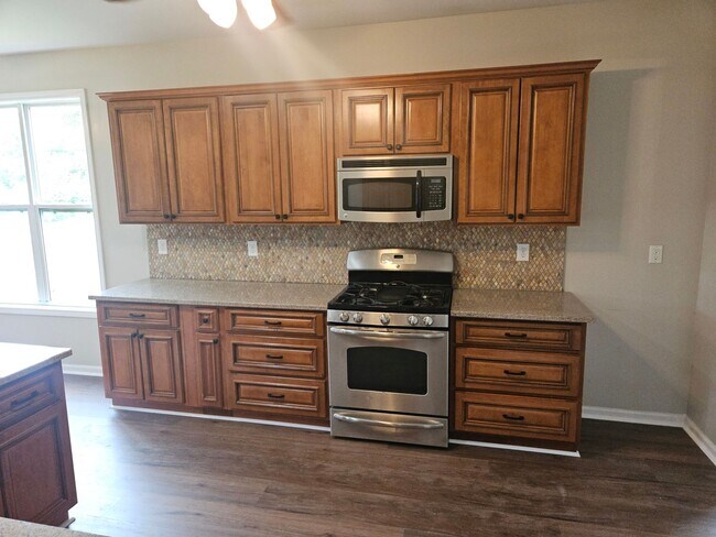 Building Photo - Spacious Hiram House on 1.37 Acres