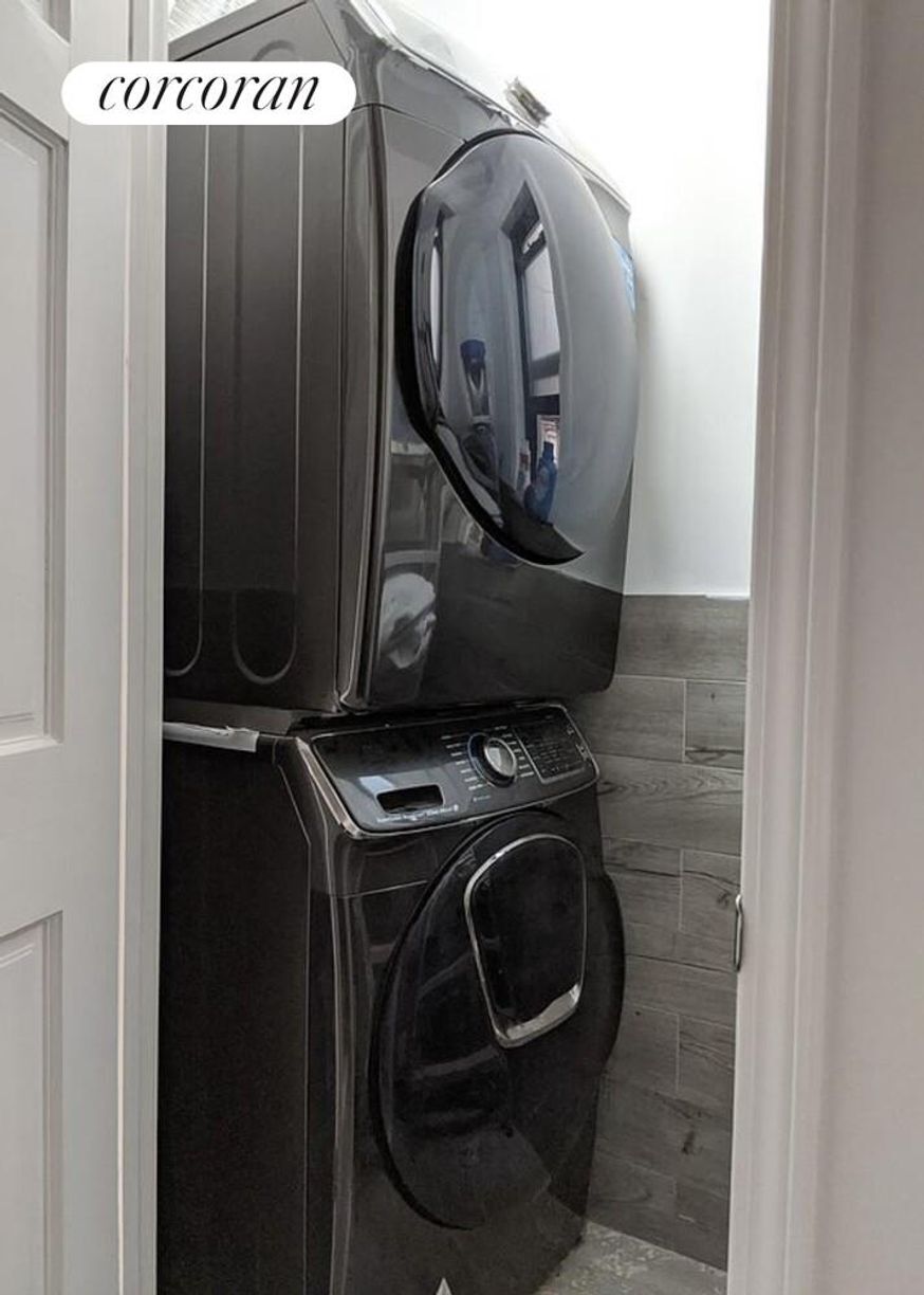 Building Photo - 582 E 28th St