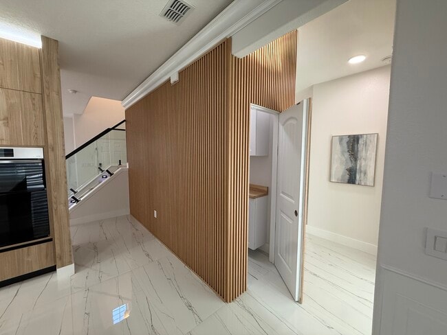 Building Photo - 5380 Oakbourne Ave