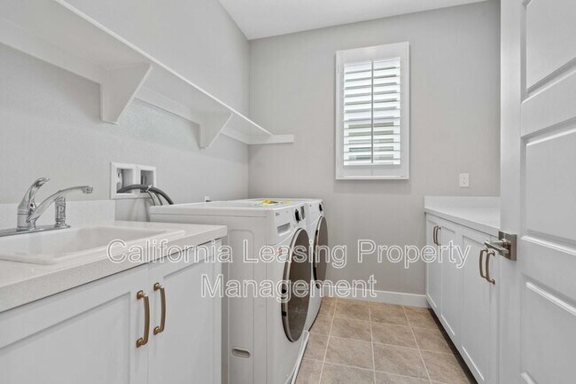 Building Photo - 28649 Windbreak Tr