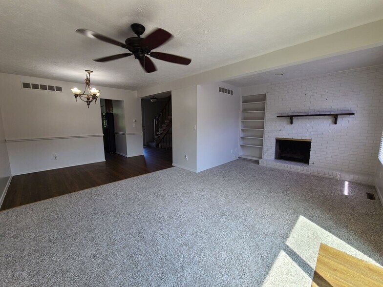 Building Photo - 2595 Stratford Dr